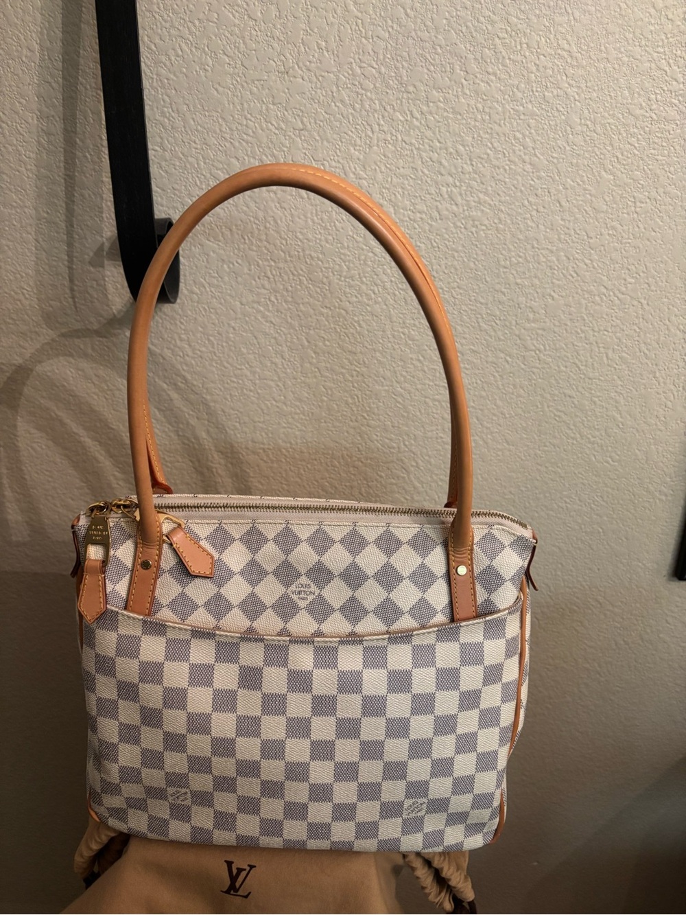Louis Vuitton Damier Azur Figheri SN3142 2012 Real Cert.+ Dust bag.